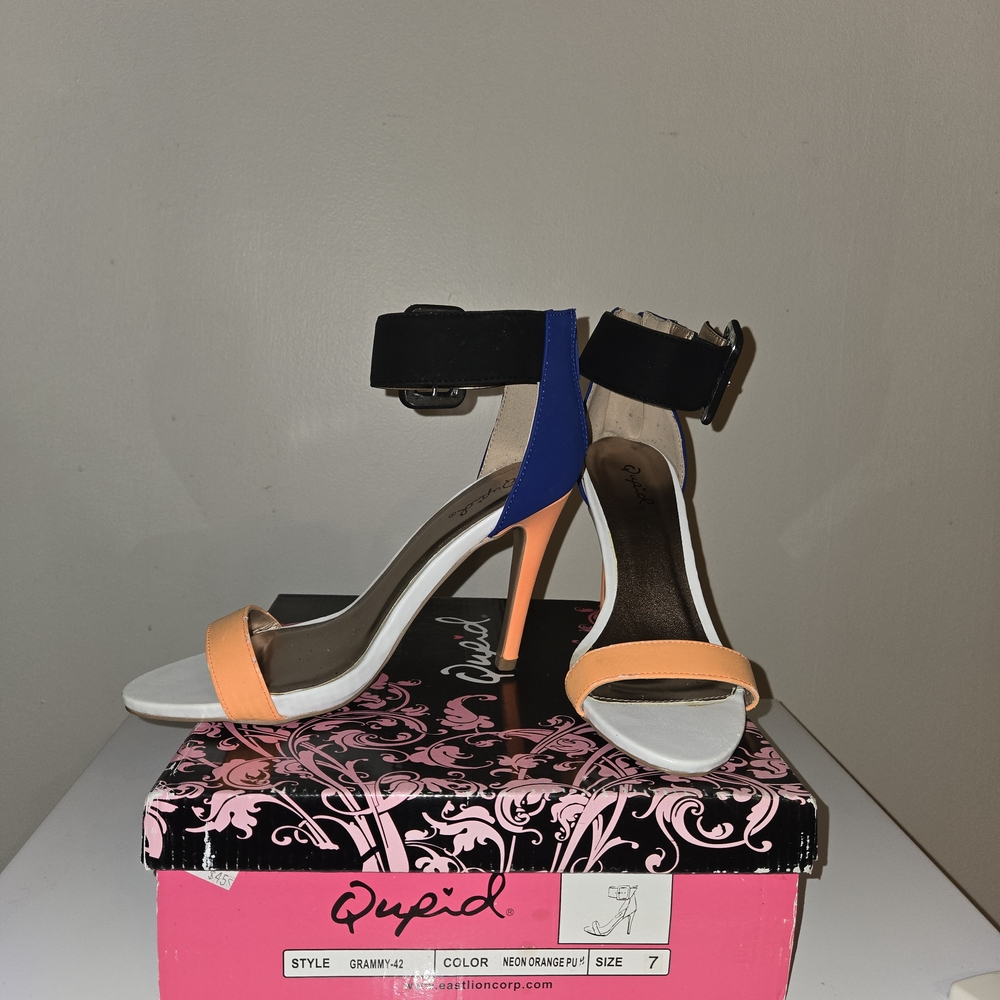 Qupid Women's Orange and Blue Heels